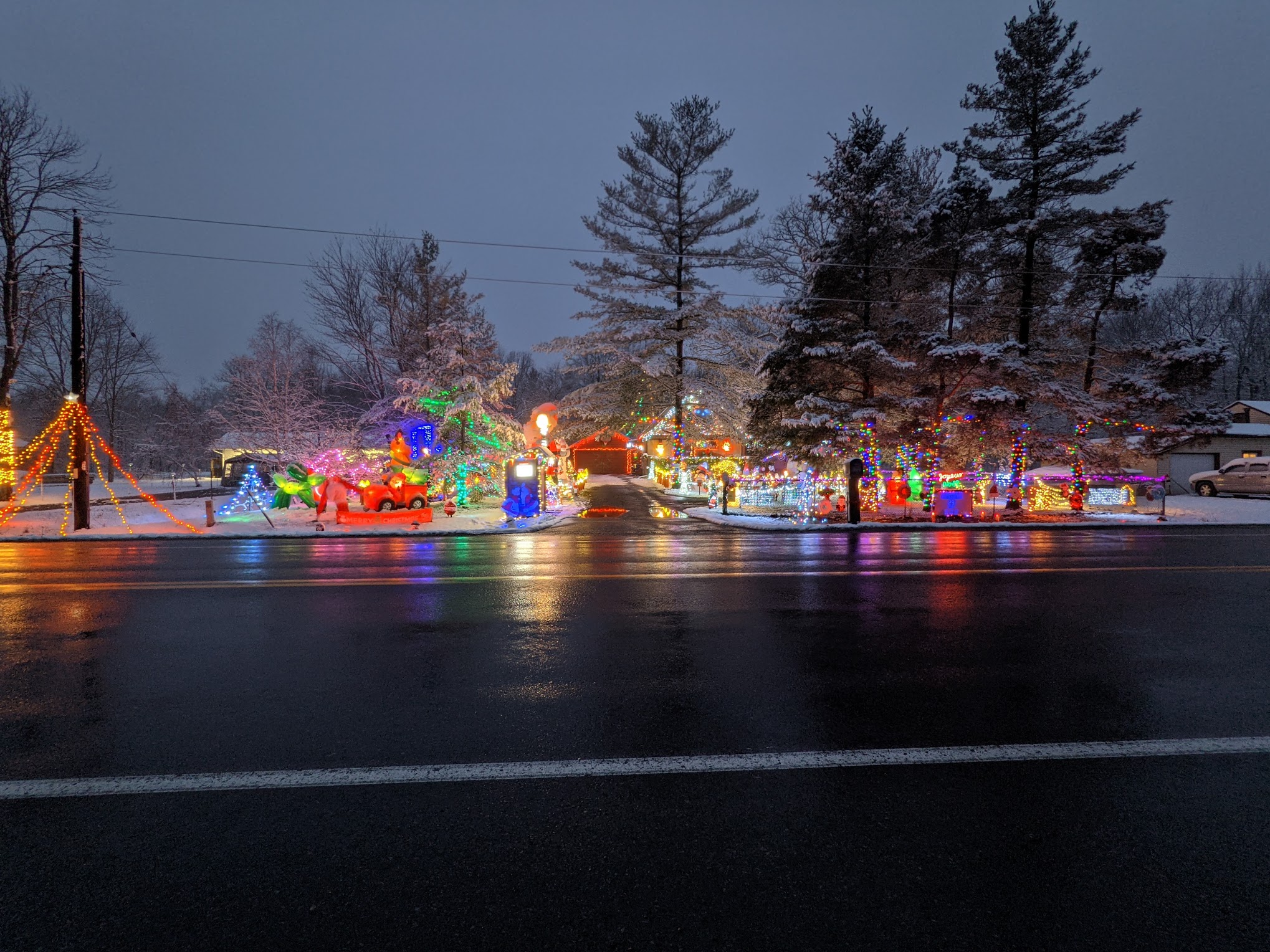 Photo of house with Christmas decorations